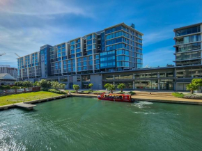 Sensational Canal Views, Walk to V n A Waterfront, walk to CTICC